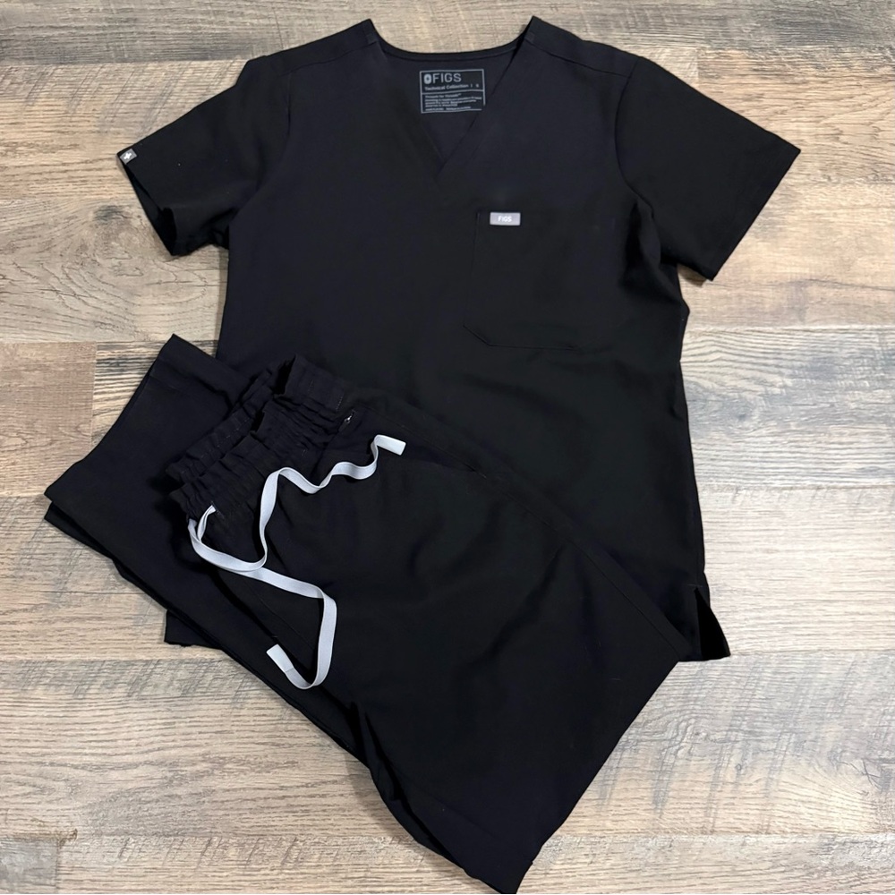 FIGS Classic Black Scrub set